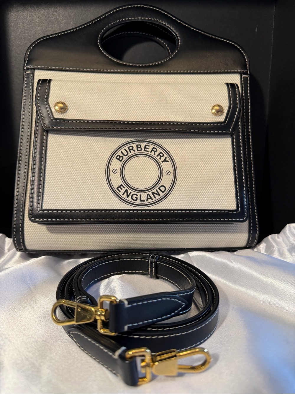✨authentic✨ Burberry Black and Cream Canvas Satchel with Detachable Strap